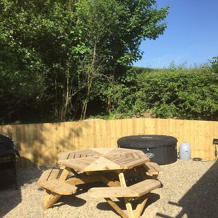 אבריסטוויט Romantic Getaway Luxury Wooden Cabin With Private Hot Tub And Bbq מראה חיצוני תמונה